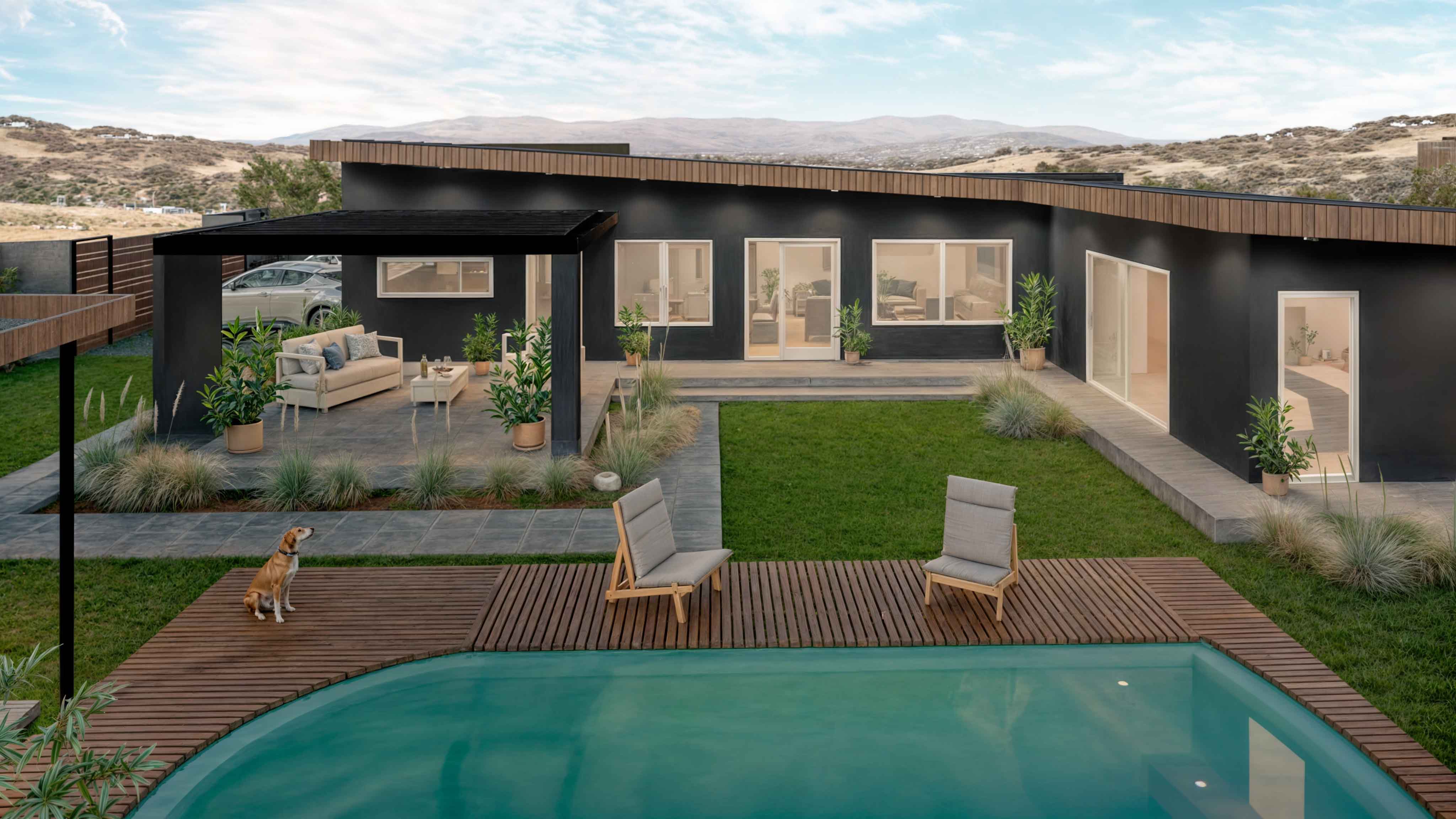 Casa UNO: Terraza techada y piscina frente a la casa de un piso